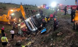 Yolcu otobüsü devrildi: 4 ölü, 15 yaralı