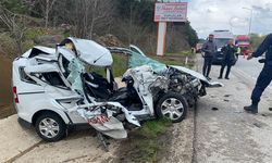 Samsun yolunda kaza: Araç hurda yığınına döndü