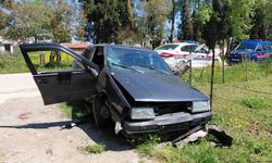 Samsun’da kontrolden çıkan araç beton direğe çarptı! 2 yaralı
