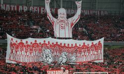 Samsunspor taraftarından Başkan Yüksel Yıldırım'a anlamlı koreografi