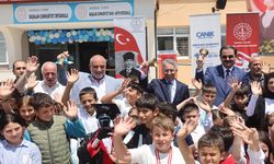 Başkan İbrahim Sandıkçı öğrencilerin karne heyecanına ortak oldu