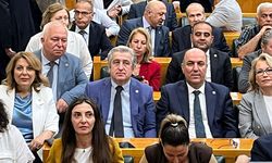 CHP Samsun milletvekili Murat Çan Özgür Özel için erkenden yerini aldı