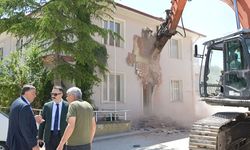 Havza'da selin vurduğu kamu binası yıkıldı
