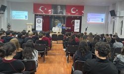 Samsun polisi öğrencileri siber risklere karşı bilgilendirdi