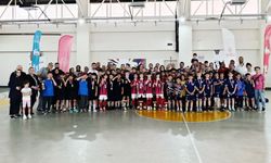 Samsun'da minik hentbolcular şampiyonluk için ter döktü