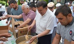 Havza'da Muharrem bereketi! Yüzlerce kişi aşure sofrasında buluştu