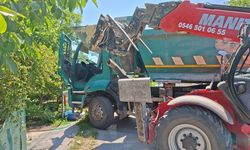 Samsun'da korkutan kaza! İş makinesi ile kamyon çarpıştı