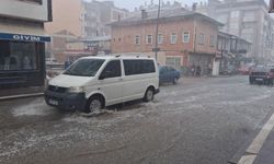 Samsun'da sağanak ve fırtına hayatı felç etti