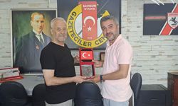 Atatürk'ün doğduğu evden getirilen "Ata Toprağı" gazetecilere emanet edildi