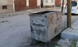 Bebek çöp konteyneri yanında bulundu, baba kaçak!