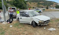 Samsun Sarıışık Kavşağı'nda kaza: Otomobil refüje çıktı