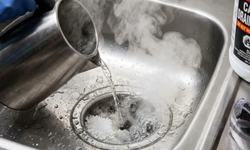 Evlerde sık kullanılıyor! Lavabo açıcı bomba gibi patladı