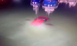 Samsun'da el freni tutmadı, otomobil denize düştü!