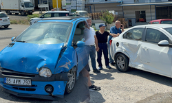 Samsun’da kavşakta korkutan kaza! İki otomobil çarpıştı