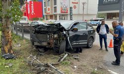 Samsun'da kaza: Savrulan SUV bariyer ve ağaca çarptı