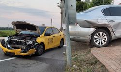 Samsun'da havalimanı yolunda kaza! Taksi ile otomobil çarpıştı