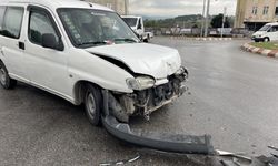 Samsun'da traktörle ticari araç çarpıştı!