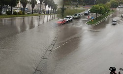 Samsun’u sağanak yağış vurdu! Meteoroloji’den uyarı