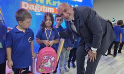Canik’te öğrencilere çanta ve kırtasiye sürprizi
