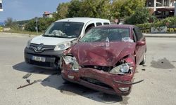 Samsun’da iki araç birbirine girdi: 2 yaralı