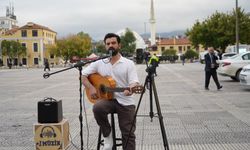 Samsun'da sokak sanatçısı meydana renk katıyor