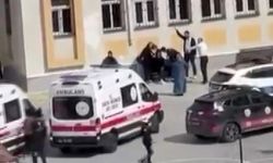 Esenyurt’ta lisede bıçaklı kavga! Yaralılar var