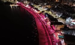 Atakum sahili pembeye büründü! Dikkat çeken mesaj