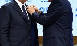 Bir vekil daha AK Parti'ye katıldı! Rozetini Erdoğan taktı