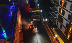 Canik’te gece mesaisi! Sıcak asfalt çalışmaları sürüyor