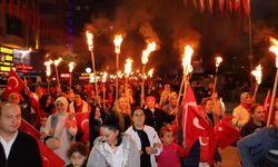 İlkadım'da Cumhuriyet coşkusu! Fener alayı geceyi aydınlattı