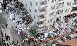 İstanbul'da 7 katlı binanın 3 katı çöktü! Enkaz altında olanlar var