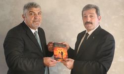 Kazım İlhan’dan Vali Orhan Tavlı’ya anlamlı hediye