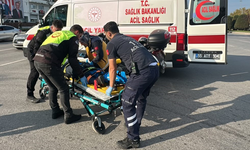 Samsun’da kavşakta kaza! Yolun karşısına geçen kadın yaralandı