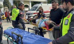 Samsun’da motosiklet otomobile çarptı! 17 yaşındaki sürücü hastanelik oldu