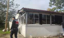 Samsun’da müstakil ev alevlere teslim oldu! Kullanılamaz halde