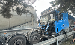 Samsun’da trafik karıştı! 3 araç zincirleme kazaya karıştı