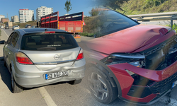 Samsun’da trafikte korkutan anlar! İki otomobil çarpıştı