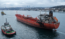 Samsun açıklarında karaya oturan tanker İstanbul Boğazı’nı kapattı