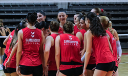 Kadın Voleybol Takımı liderlik peşinde!