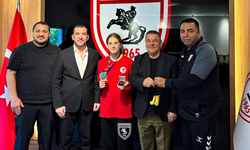 Samsunspor’un gururu Ümmügülsüm Arlı ödüllendirildi