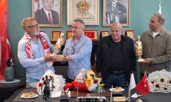 Samsunspor teknik direktörü Fink Yabancılar Pazarı esnafıyla buluştu