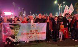 YENİ Parti Samsun teşkilatı 29 Ekim Fener Alayı'na katıldı