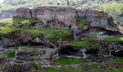 Tekkeköy Mağaraları: Tarih ve Doğanın İzle