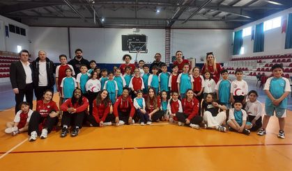 Zorlu Koleji'nden Kavak'ta miniklere sürpriz!