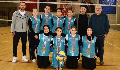 Çarşamba İmam Hatip Ortaokulu voleybolda şampiyon oldu