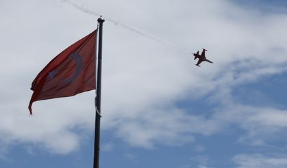 Türk Yıldızları Samsun semalarında nefes kesti