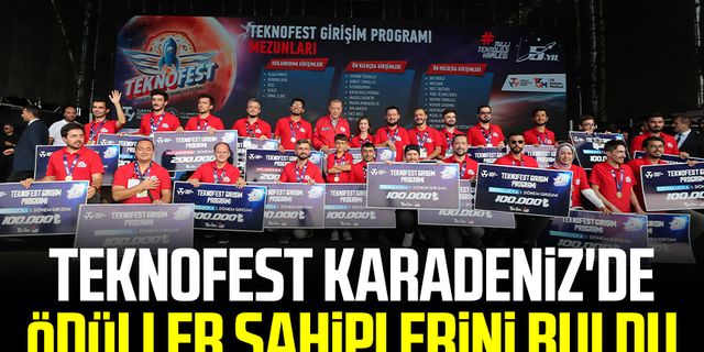 Cumhurbaşkanı Recep Tayyip Erdoğan, TEKNOFEST'te dereceye giren yarışmacılara ödüllerini verdi