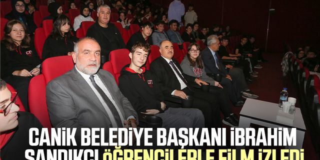 Canik Belediye Başkanı İbrahim Sandıkçı öğrencilerle film izledi