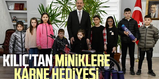 Terme Belediye Başkanı Ali Kılıç'tan miniklere karne hediyesi