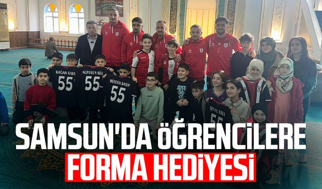 Samsun'da öğrencilere forma hediyesi